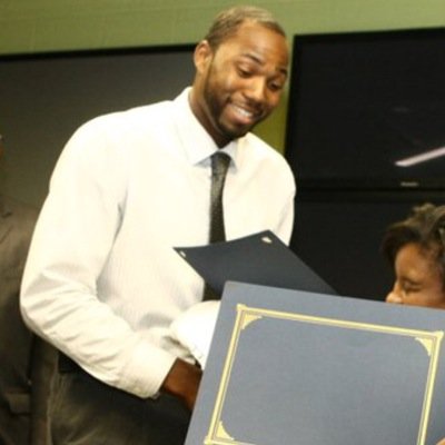 WBB Assistant Coach @ Tulane Univ. Former @GreenWaveMBB Tulane Alumnus c/o ‘08 #SalemPride IG: coach.donnie.stith