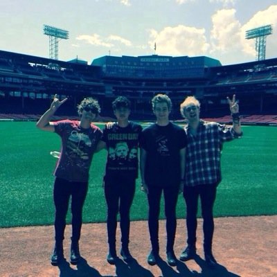 5SOS will win with YOUR help! 

We got this 5SOS FAM!

Follow me @ashtonialler