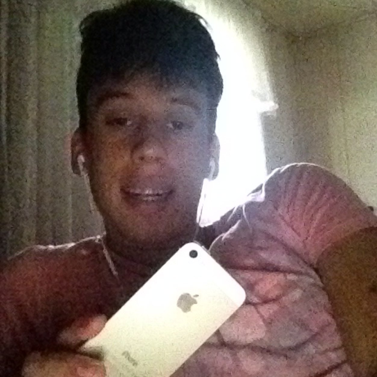 _achterberg's profile picture. por você eu bebo o mar de canudinho, e atravesso o polo norte de shortinho, vou descalço em um vulcão em erupção / @mdemenghi