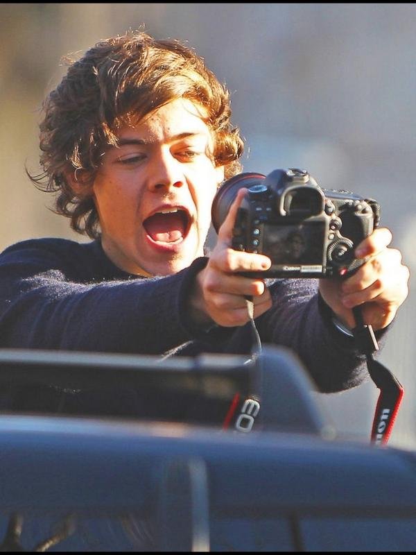 [Harry voice] '' it's gotta be you, hazz and Lou''