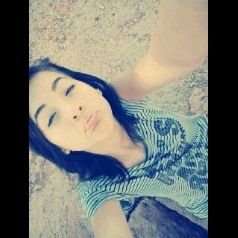Sou parawhore '-' e sou rockeira e gosto de comer '- :v