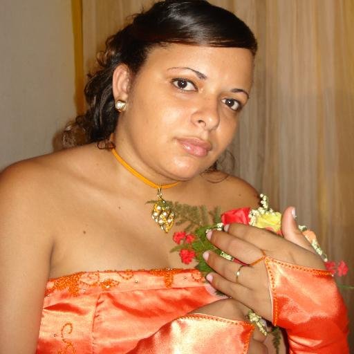 Procuro revendedores (as) lojistas e sacoleiras que queiram comprar lingeries, moda praia e lindos shorts direto da fábrica pra revenderem, chama no 7399292922