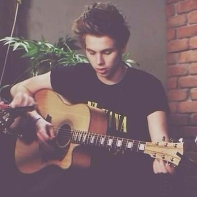 hey im luke im single