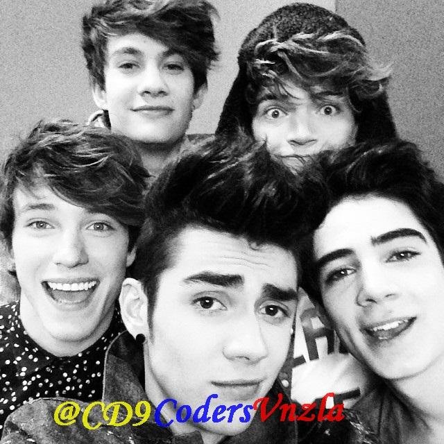 5 chicos, 1 banda, millones de Coders juntas por un sueño♥ @soyalannavarro @JosDice @soyalonsovillal @soyfreddyleyva @bryanmouque ♥