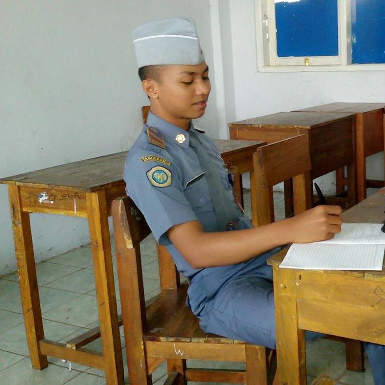 Cukup mendo'akanmu dari sini saja sudah membuatku bahagia :')