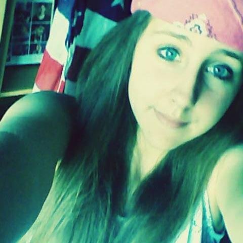 I'm not a fan. I' m a Belieber!! ♥♥ Je suis Belieber et j'en suis fière j'éspere le rencontrer un jours NEVER SAY NEVER!! ♥♥♥
