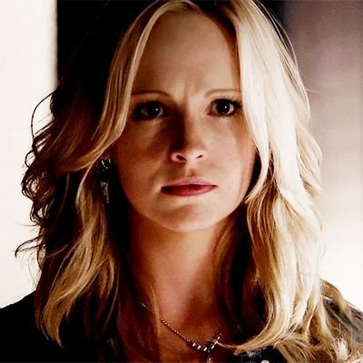 Vampiresa, amiga de los nefilim ¡que remedio! Jefa del clan de Nueva York. Rol.