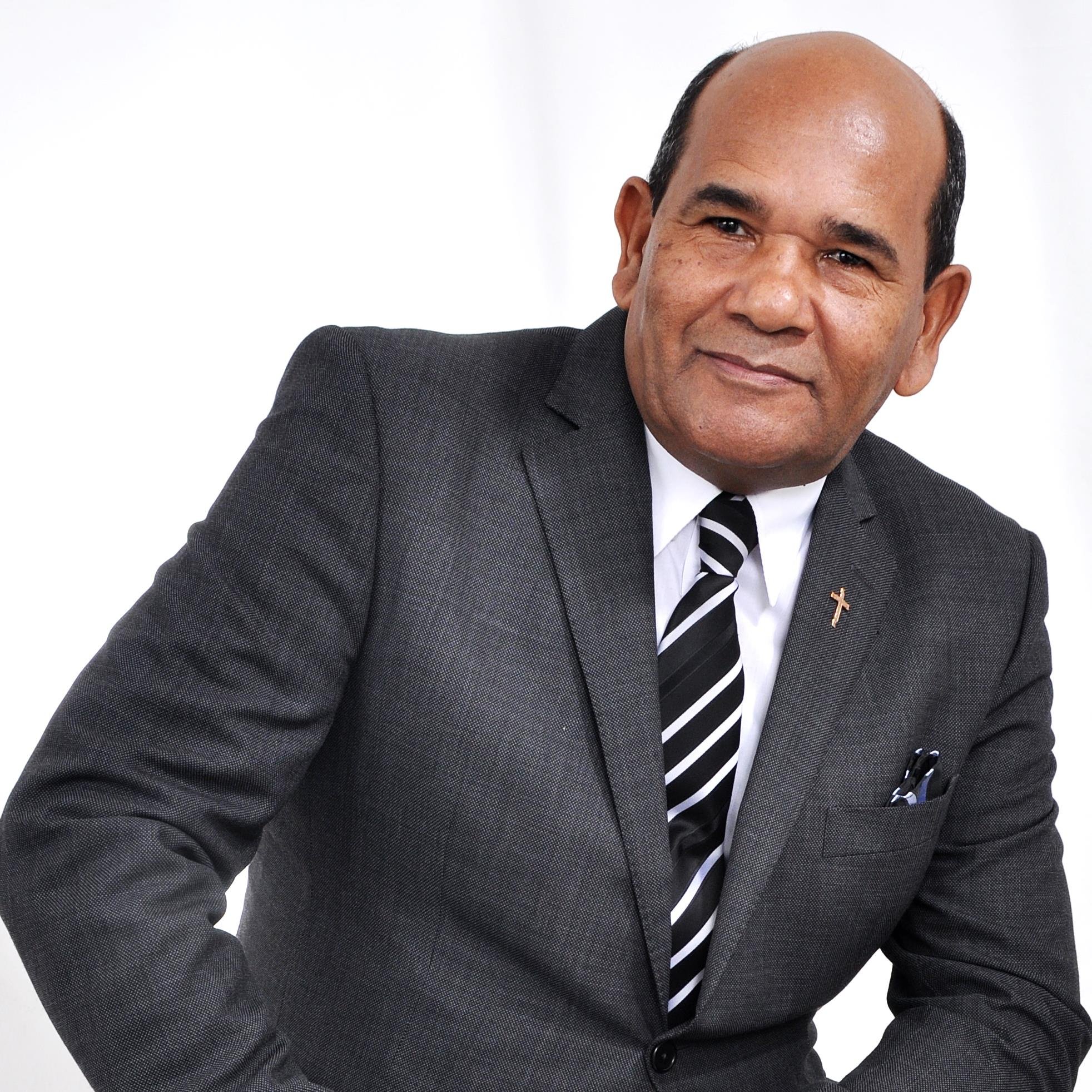 Amo a vida, sou Cristão professo, tenho uma família abençoada por Deus. Pregador e conferencista com reconhecimento Internacional. Preciso sempre de Deus,