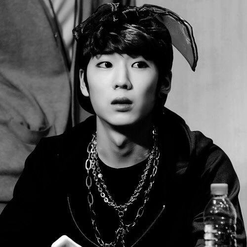 Starting fresh with a neww twitter Follow my instagram @runrunkidoh and tumblr sehunneee