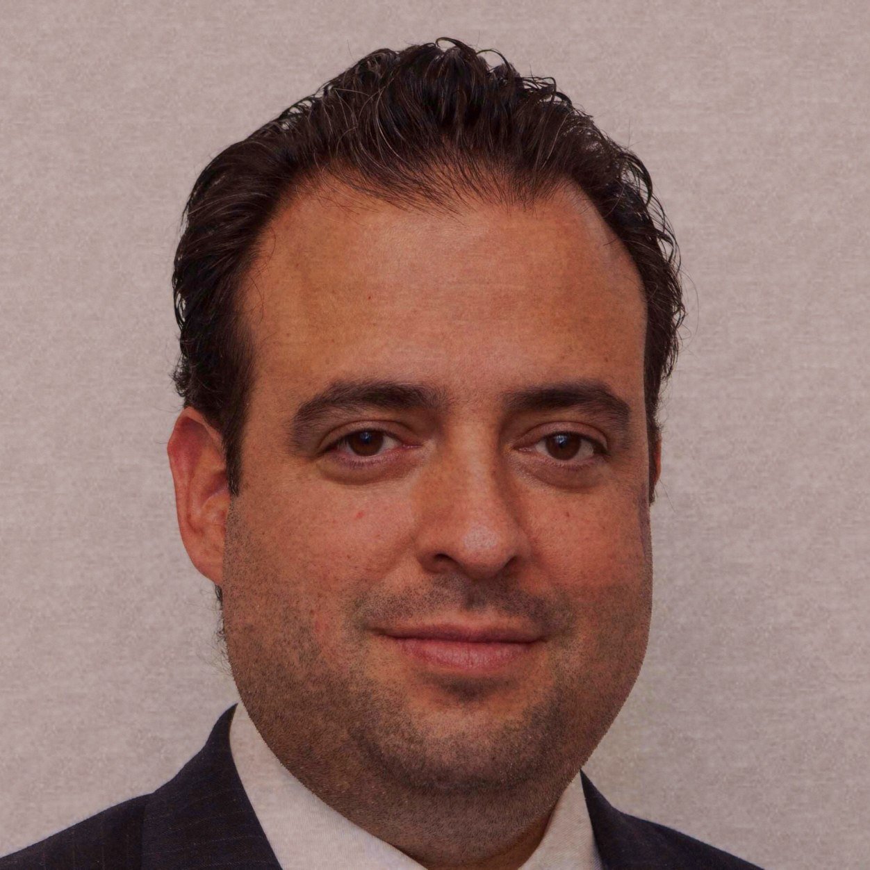Economista y Politologo ITAM. Maestro Administracion de Negocios NYU, London School of Economics y HEC Paris.
