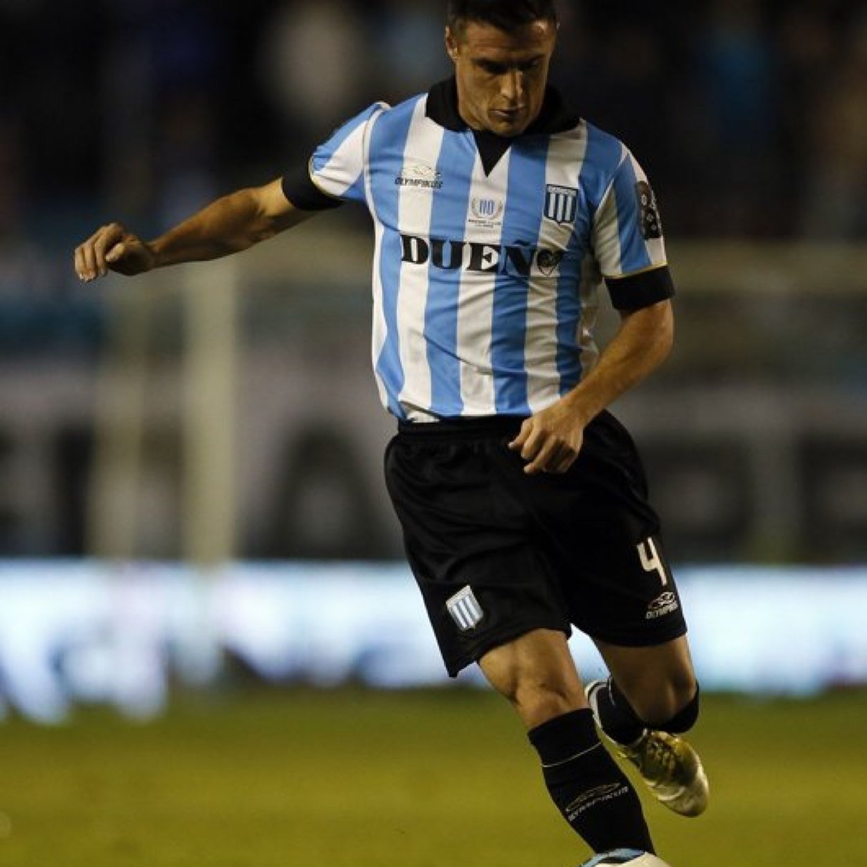 Unico Twitter oficial. Futbolista ex Tiro Federal (ARG), Newell´s (ARG), Espanyol (ESP), Racing Club (ARG), Hellas Verona FC (IT). Actualmente en Racing Club