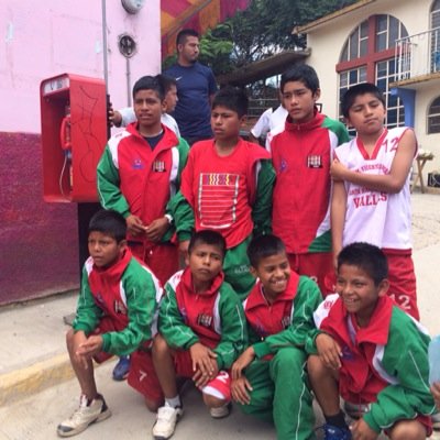 Estudiante de Leyes en la UABJO, mis amigos dicen que no soy un Jovenazo sino un Damazo. Oaxaca Mex.