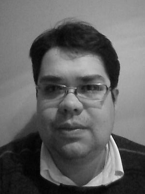 Administrador de Empresas Aiep y Egresado de Derecho Unab, propietario de Centro de Eventos y Hostal La Casona/ propietario Meneses Audio profesional
