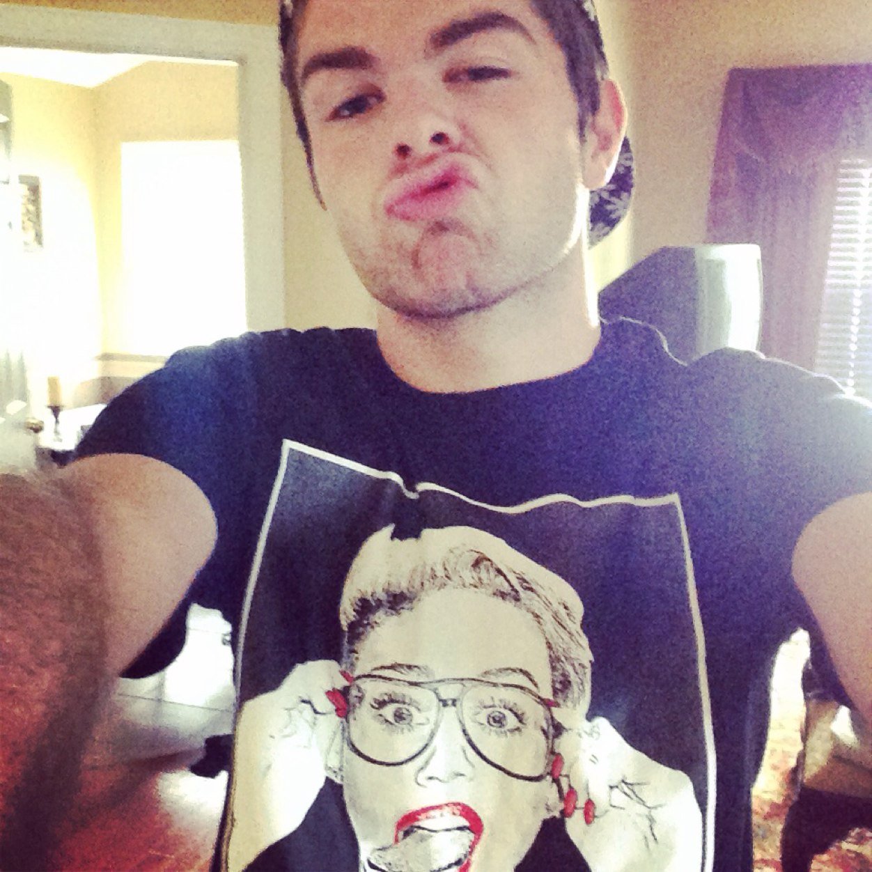 Miley Stan!!!!! saw the queen 4/13/2014! and 8/4/2014! Follow my Britney Fan account @britneypittstan #Smiler 21. College. Miley till the end