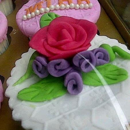 CupcakeLucu's profile picture. ORDER Via WA 0812 86900 222 or PIN 28FE 40A9 Kirim HADIAH untuk Orang TERCINTA dengan Cupcakes BirthdayCake, CheeseCake dll Semua MOMENT Jadi LEBIH INDAH