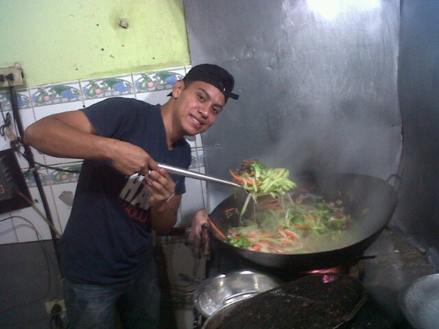 No soy. Un chiko con un gran lujo ,pero gracias a Dios amis 18 a?os de edad soy cherff en comida china