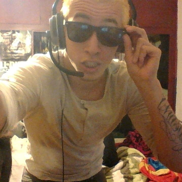 Competitive Gamer, livestream on youtube and http://t.co/GmvJvE1Dsh, member of CALx sponsored by Real Gamer Gear, No Scope, and Cinch Gaming,follow for follow