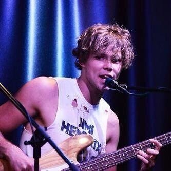 Follow @ww_5sos and @lukeysvegemite and @yty_updates and read my Michael Clifford fanfic http://t.co/AdIPa4TS88