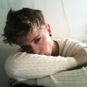 Derek Mclory || 19 || sono qui se hai bisogno tesoro❤ || aiutamico || single.