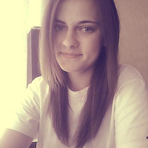 Hi! I'm Akvilė, me 16 years old. ^^* From Lithuania! :)