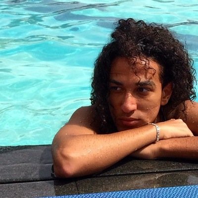 electrical engineering student @aus 
instagram : Aliyoussef11