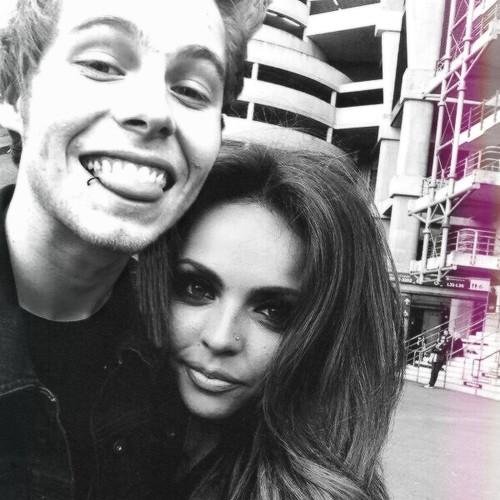 This is a free follow, could you RT this? https://t.co/RywDcTwYgl 5SOS should see it!