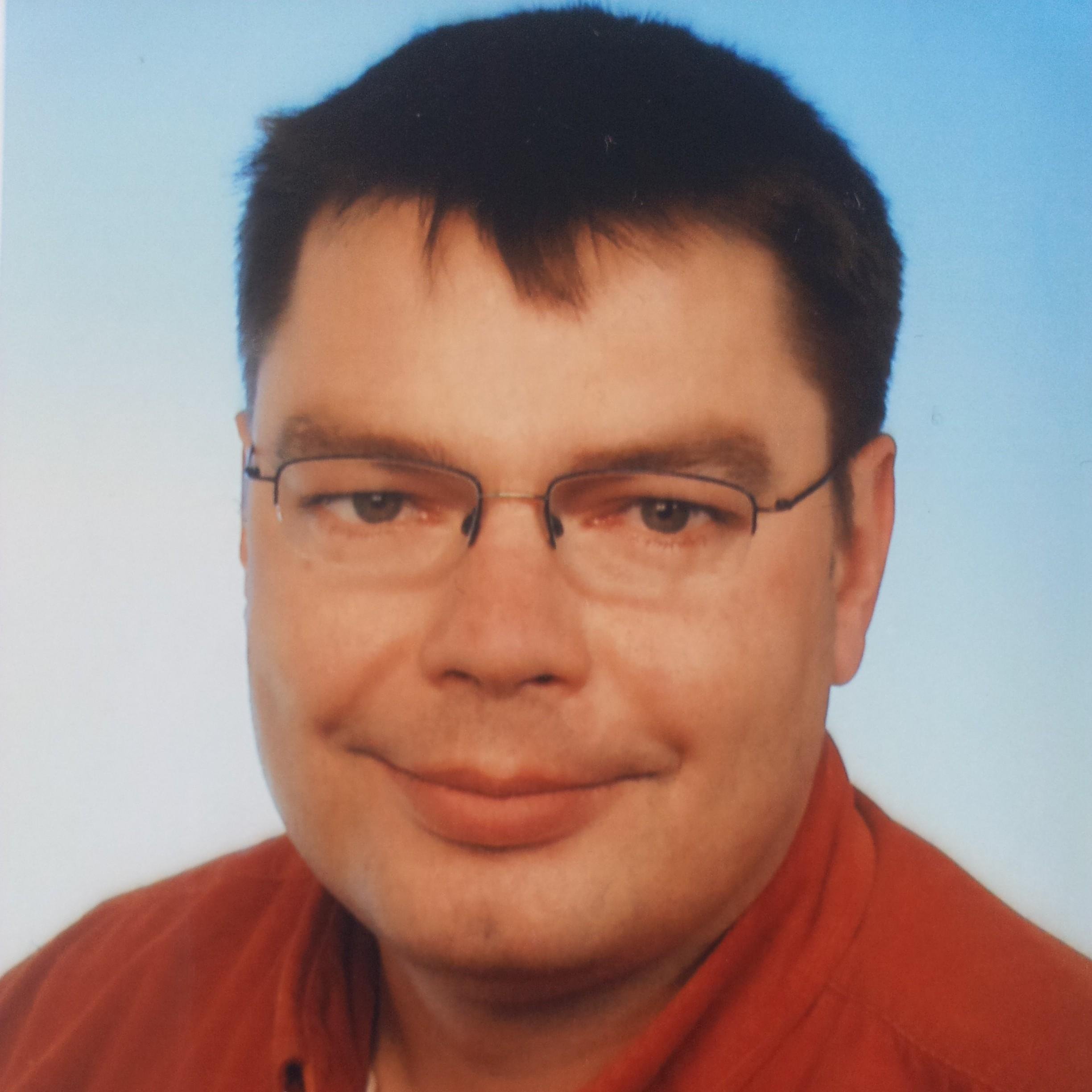 - geboren am 28.september 1968 in Wismar
- Berufsausbildung auf der MTW
- Wohnort bei Wismar