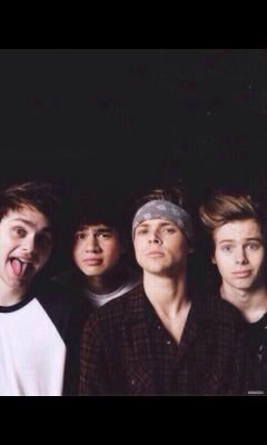love me an ill love u
5sos
bite me