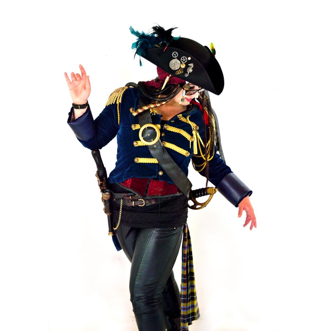 Alternative accessories and decoration designer and maker, with a twist of goth, cybergoth, burlesque and steampunk! Symphonie Hurdy-Gurdy player