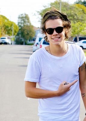 hiiii beautiful, I gave you this free follow now can you follow @styleswithfans please? It's a new account about best harry pics :)
ask her for a follow back x