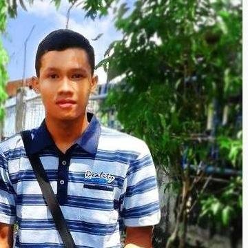 Kini ku bisa tertawa melihat Kau dan Dia.
Aku yang sekarang lebih BERSINAR tak TERKALAHKAN
