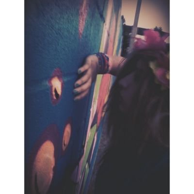 16. dibujando sonrisas desde 1997 muestra tu sonrisa al mundo y no dejes que nada te detenga 
Llamame pequeña y hazme sentir grande ~