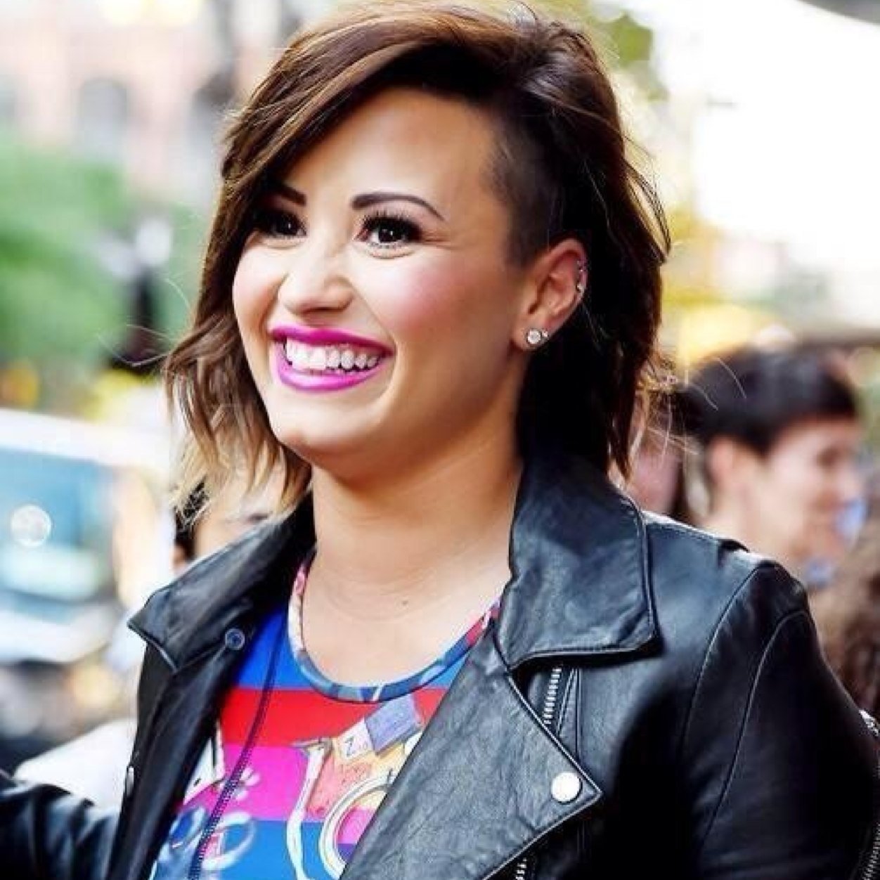 I AM A 15 YRS OLD BOY WHO'S A HUGE FAN OF DEMI FUCKING LOVATO AND FIFTH FREAKING HARMONY♥️