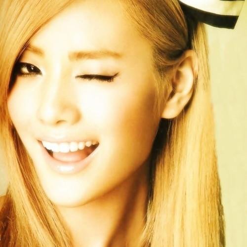 [Proclamada princeso de los caníbales por @_rmtyeol] Mi omma es preciosa C: Oh , Rol :3