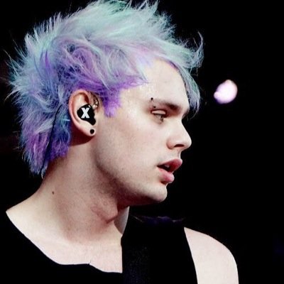 Dont follow me, follow @lovethemmo instead & turn her notifs on x