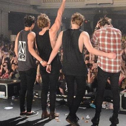 CelebDMs4U's profile picture. Helping get celebs to follow you...(dms done on personals that have the follows) :D