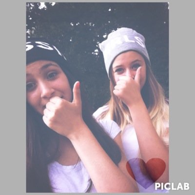 annabella & melda ∞ . vloggen op youtube , praten over random gezeik en meer. gewoon abonneren. follow = follow back. INSTA = ANNOMELDOSx