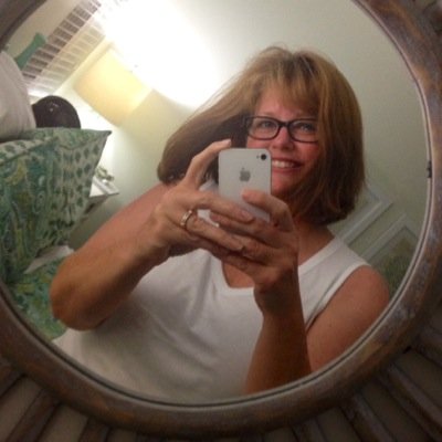 dunkelwoman's profile picture. 