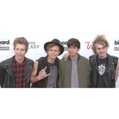 Free follow!! ^_^ no need to follow back, really :)! main acc; @sorryimbecki