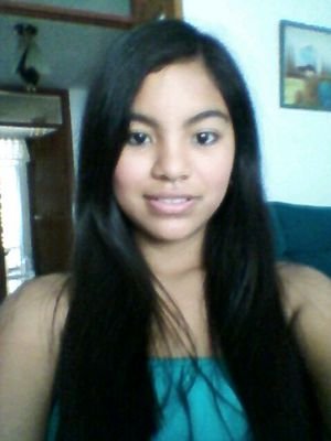 Hablan de amistad y son hipocritas, hablan de amor y son infieles,hablan de mi y ni me conocen...