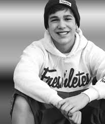 me gusta austin mahone y lo amare hasta el final y pz...seguirte si tu me sigues:)