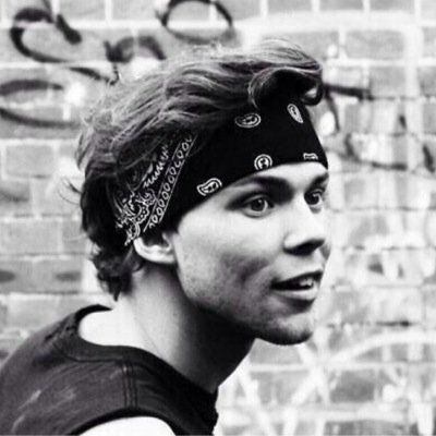 follow @x_5secondsofash