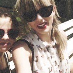 -dreaming to be noticed by taylor and selena-