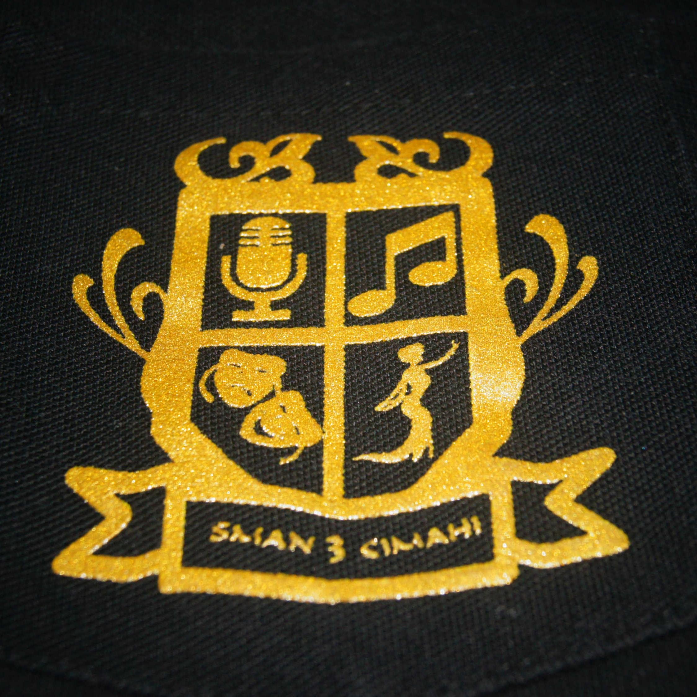 Ekskul di SMA Negeri 3 Cimahi yang terdiri dari : Musik,Padus,Drama,Tari 
Instagram : divseni_smaluchi