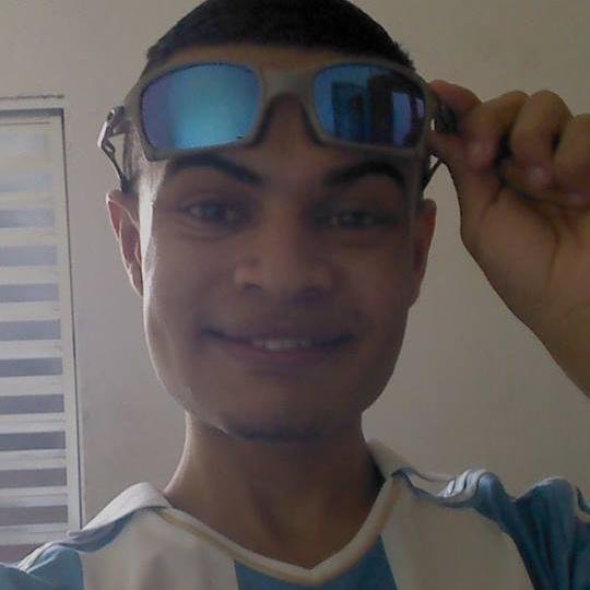 18 anos, aquariano, funkeiro ;) e namorando com a @NovinhadoPikeno, MAIS  ? SÓ SEGUIR ;);)