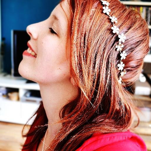 Born on Twitter: 8-4-'09. Communication advisor | copywriter | graphic designer. Loves Simeon / music / horses / friends / family