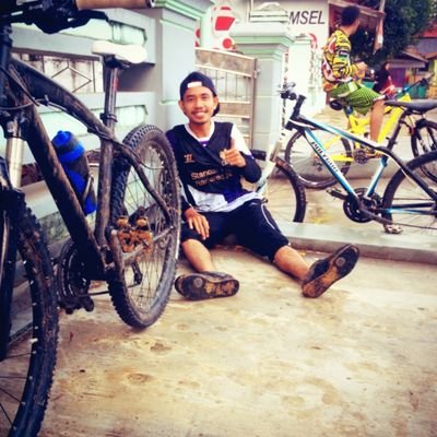 Antok_23's profile picture. Di Bawah Telapak Kaki 'IBU' .. \m/ #YNWA