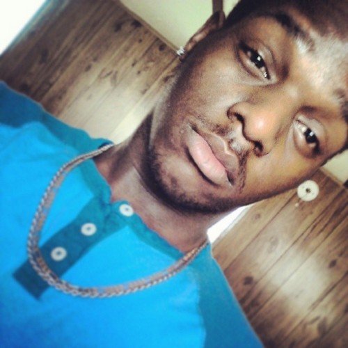 #teamsingle I love to sing ,I can twerk better than most females can. I love my family and my trees with the bright green grass growin around & around.