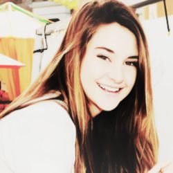 itzsirens's profile picture. dvgnt, cher