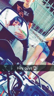 Bref je suis une fille ordinaire       Snapchat: leonie.garcia